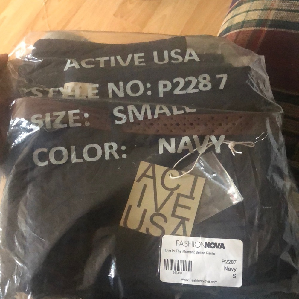 Live in the moment Belted pants navy size small